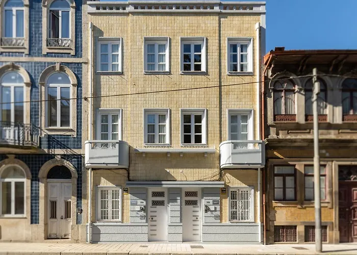 733 Costa Cabral Metro Porto