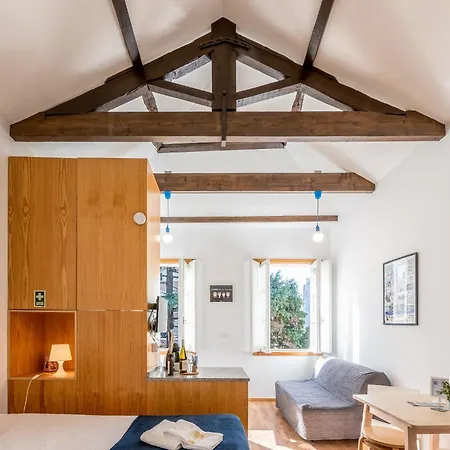 733 Costa Cabral Metro * Porto