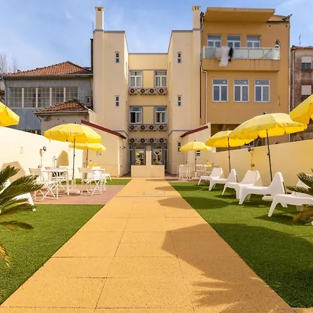 733 Costa Cabral Metro Порту