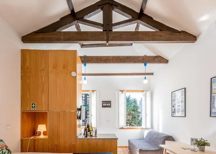 733 Costa Cabral Metro * Πόρτο