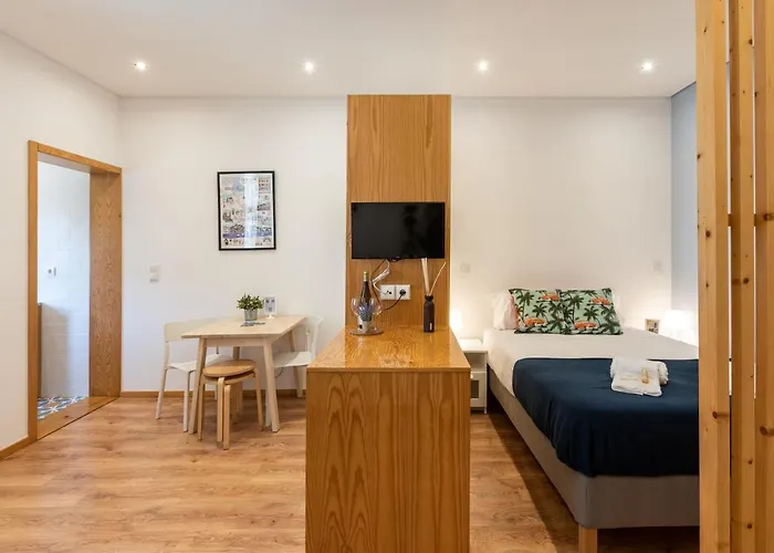 733 Costa Cabral Metro *