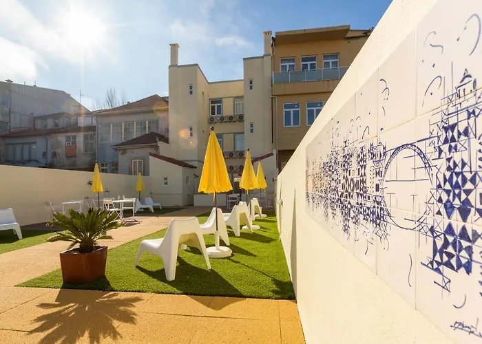 733 Costa Cabral Metro * Porto